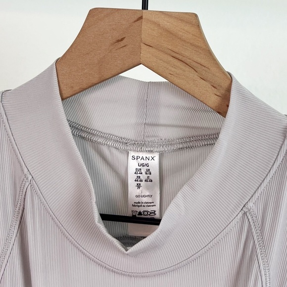 NWT Spanx Go Lightly Mock Neck Ribbed Tank Top in Cloud Grey - Picture 6 of 7